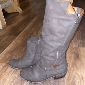 Rieker size 41  wool lined gray boots